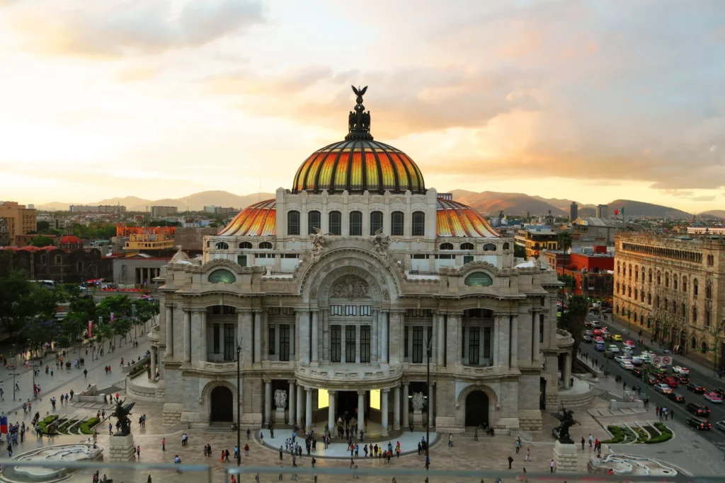 Palacio de Bellas Artes al atardecer