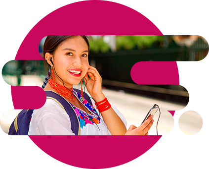 Mujer con audífonos lista para viajar