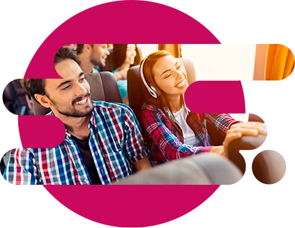 Jóvenes viajando en autobús