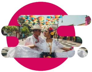 Pareja vestida con traje típico de Veracruz
