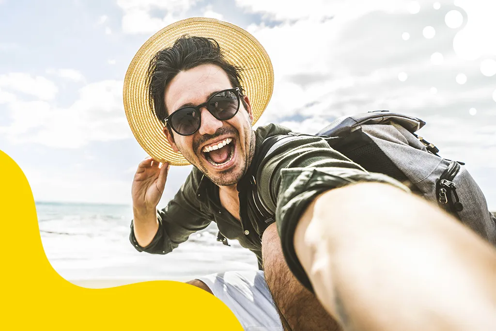 Ahorro para viajes en autobús a la playa Disfrutando el atardecer en la playa