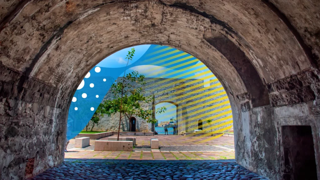 tunel con vista hacia la plaza | JAPI