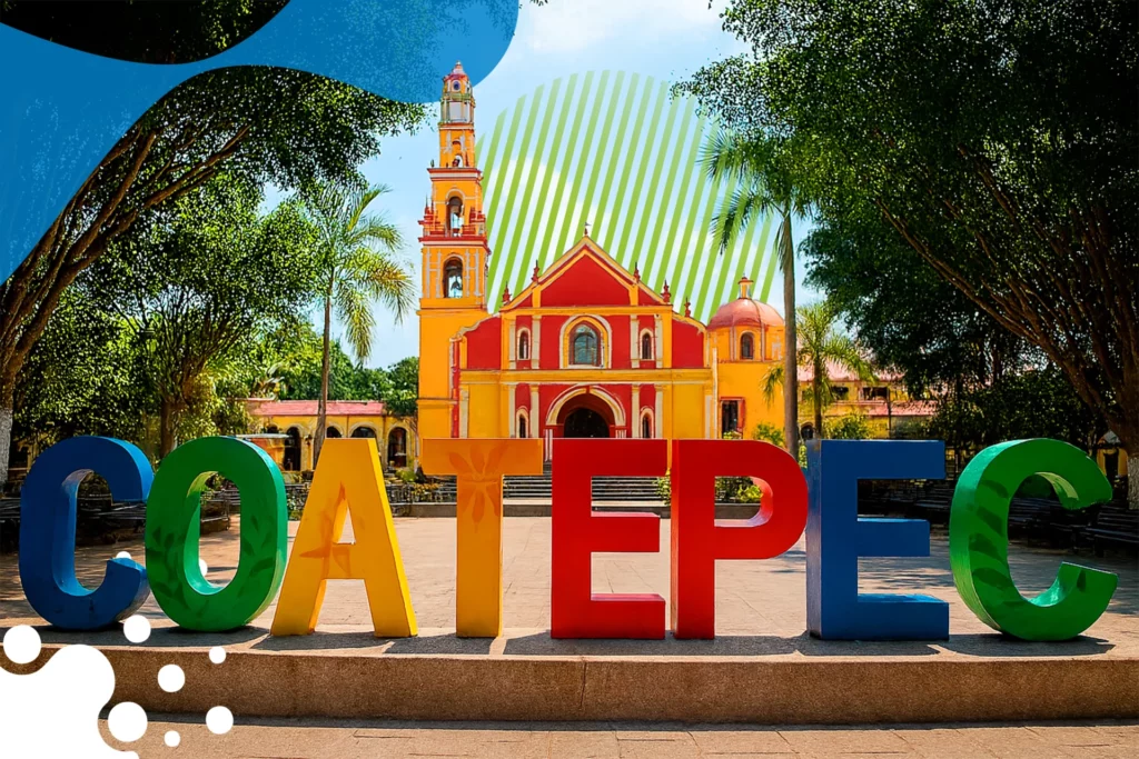 letrero coatepec frente a iglesia en una plaza | JAPI