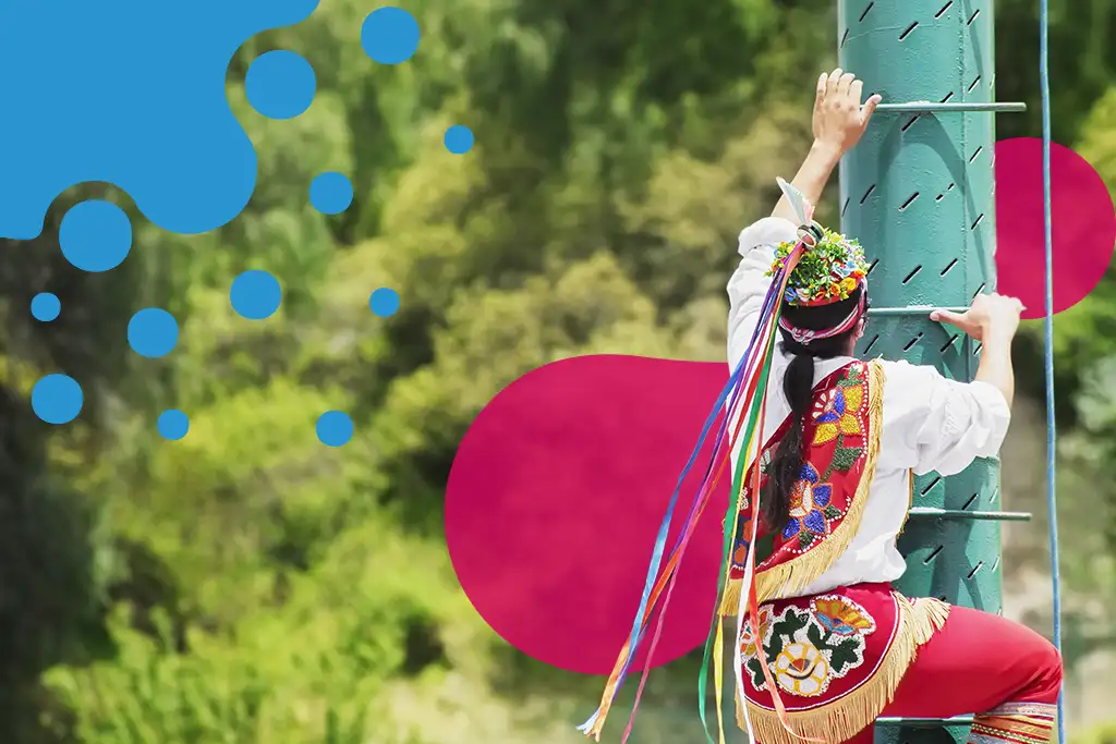 volador de Papantla subiendo | JAPI