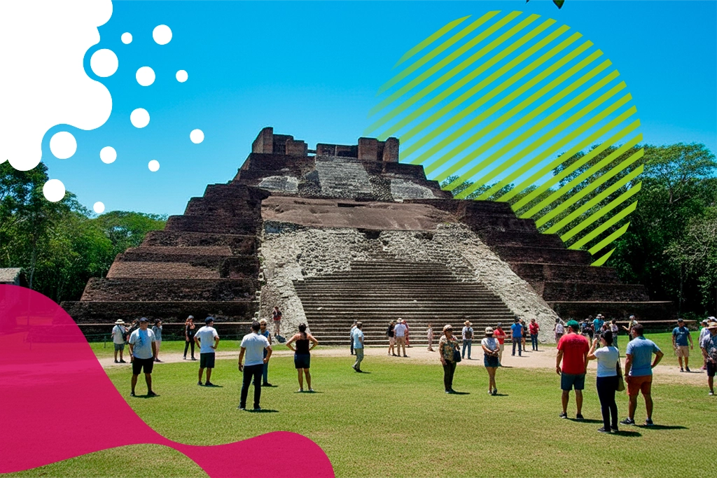 personas frente a piramide | JAPI