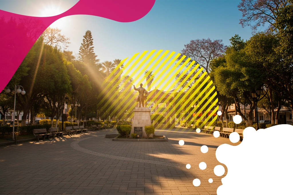 estatua en el centro de una plaza | JAPI