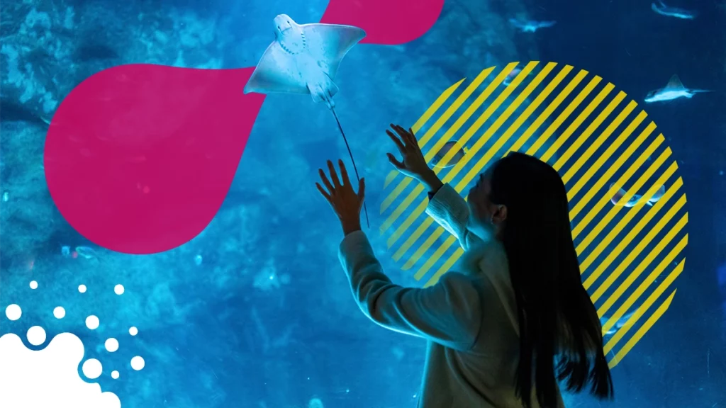 niña en acuario | JAPI