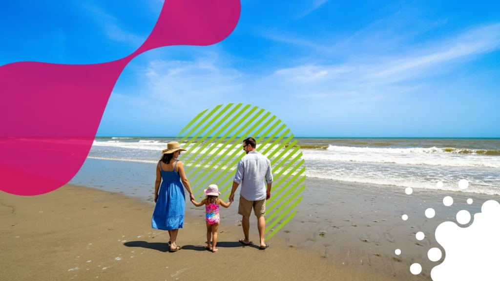 familia caminando en la playa Chambor | JAPI