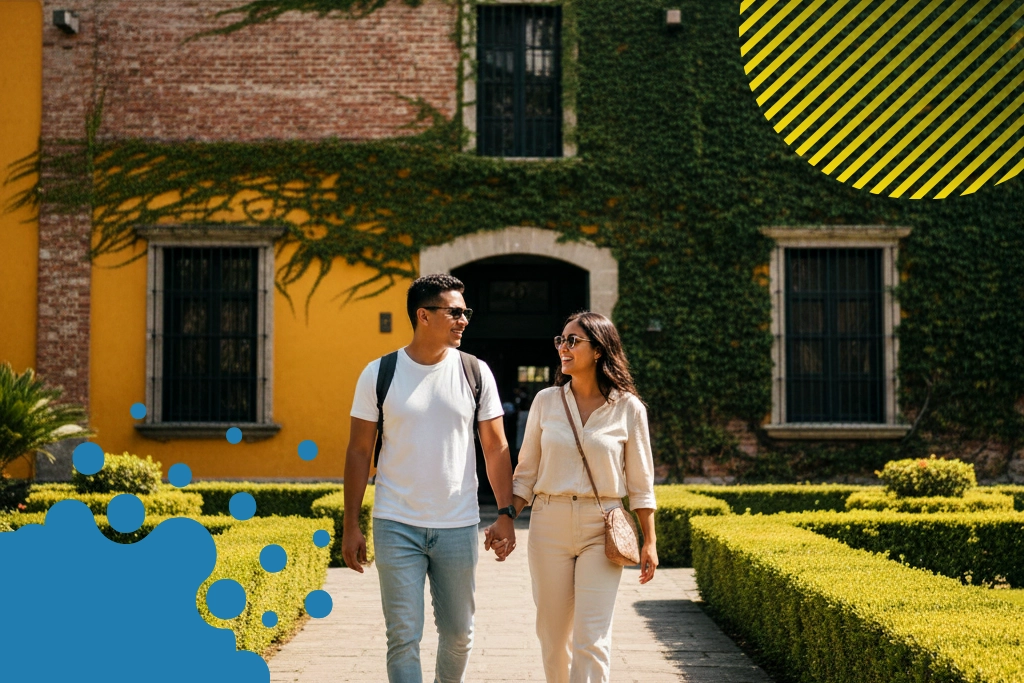 pareja caminando tomados de la mano | JAPI