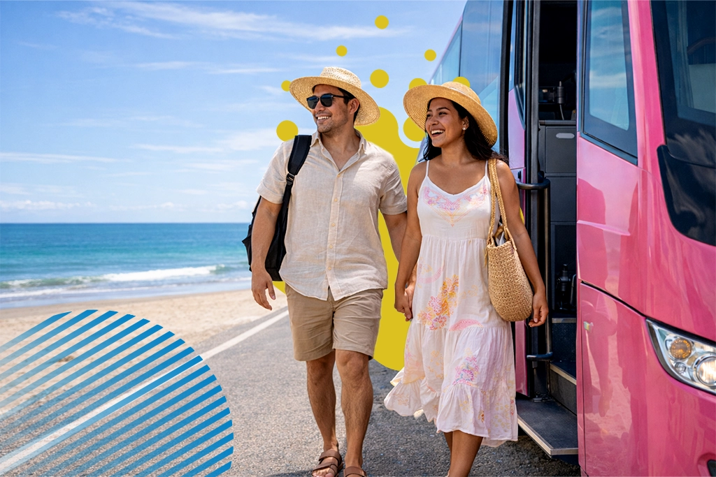 pareja caminando en la playa | JAPI