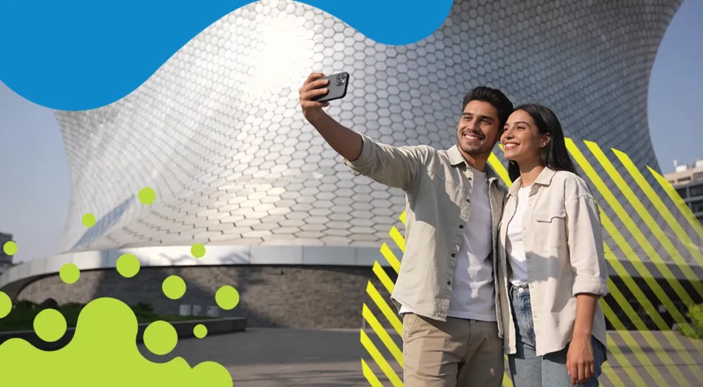 pareja tomándose una foto | JAPI